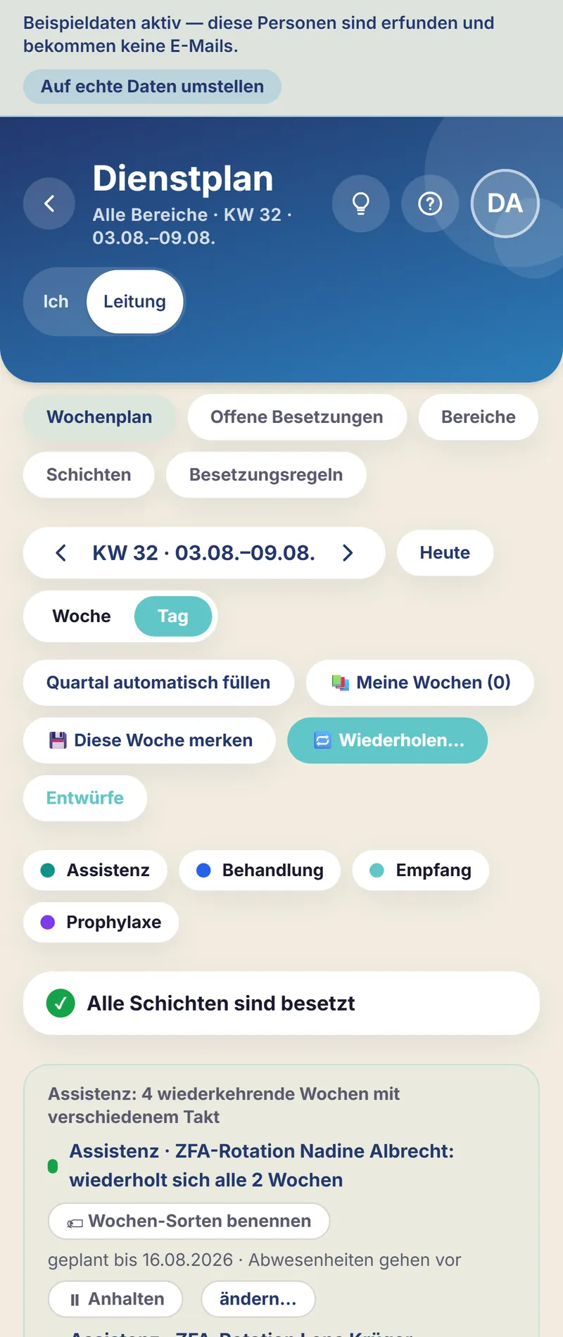 Schichtfix auf dem Smartphone: der Dienstplan der Zahnarztpraxis in der Tagesansicht
